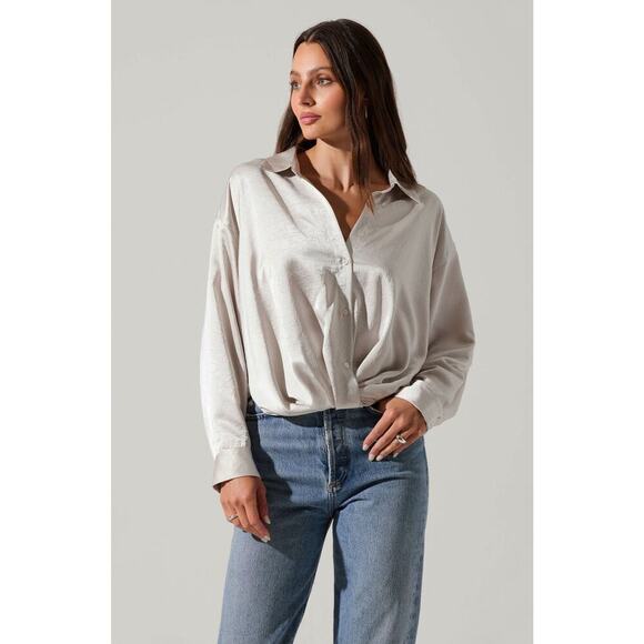 Astr the Label Corrine Satin Button Down Top - Picture 2 of 7